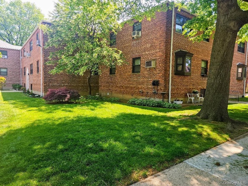 Welcome home to this stunning move-in ready one bedroom garden - photo 10