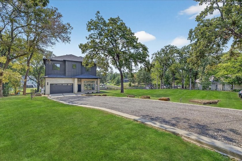 Motivated sellers are ready to make a deal on this exceptional - photo 2