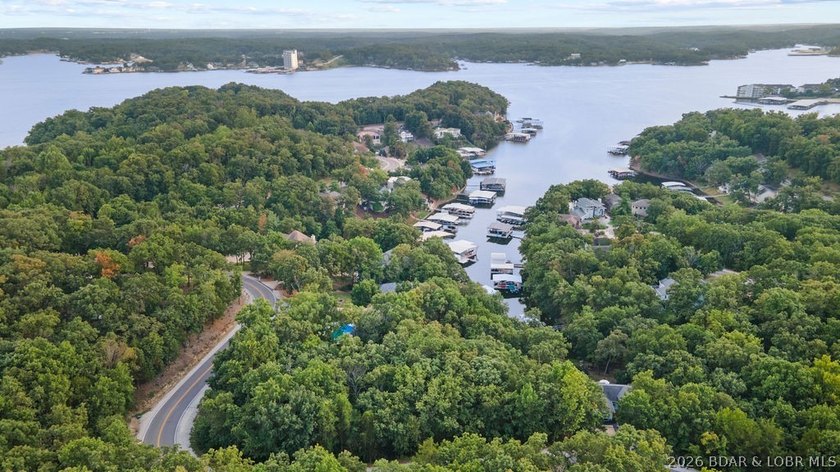 Prime Building Lot in Lake of the Ozarks! Situated just off - photo 3