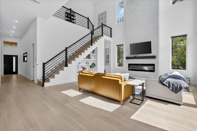 Motivated sellers are ready to make a deal on this exceptional - photo 4