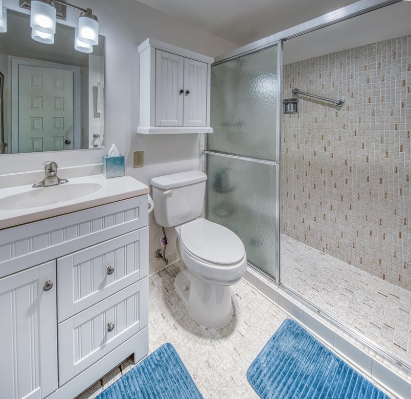 Gorgeous fully upgraded unit with rare 2 full baths. This unit - photo 18