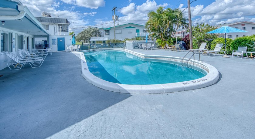 Gorgeous fully upgraded unit with rare 2 full baths. This unit - photo 19