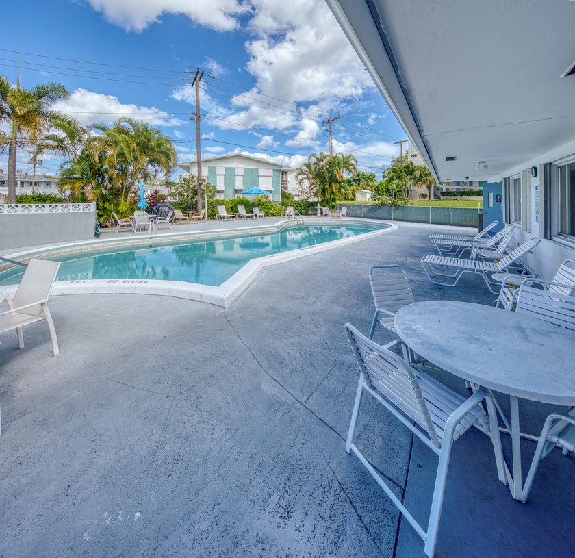 Gorgeous fully upgraded unit with rare 2 full baths. This unit - photo 20