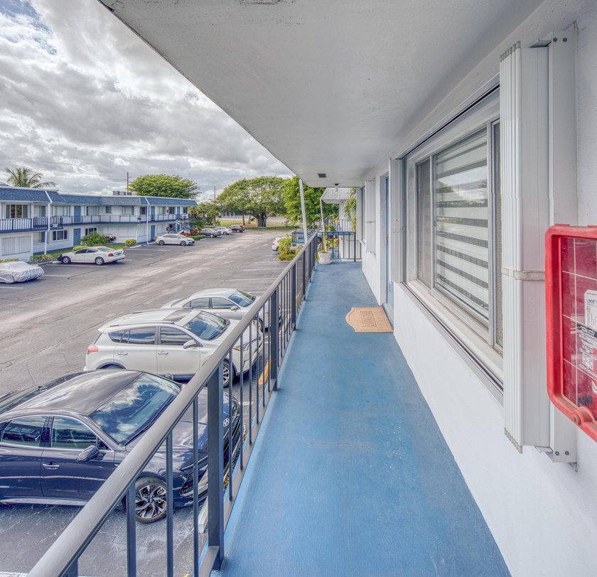 Gorgeous fully upgraded unit with rare 2 full baths. This unit - photo 22