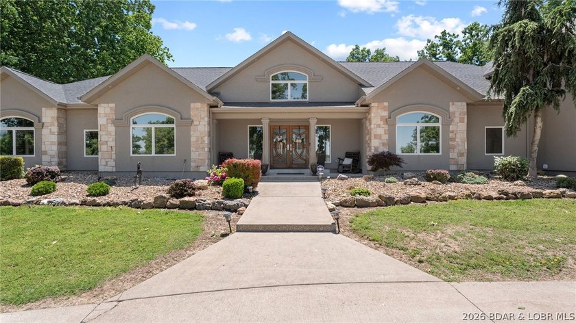 Stunning updated home in highly desired Four Seasons w/ - photo 3
