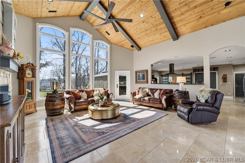 Stunning updated home in highly desired Four Seasons w/ - photo 7