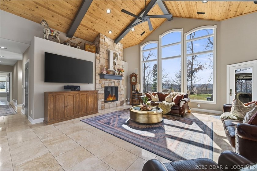 Stunning updated home in highly desired Four Seasons w/ - photo 8