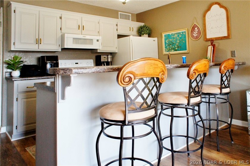 Are you looking for an affordable condo at the lake? This is a - photo 8