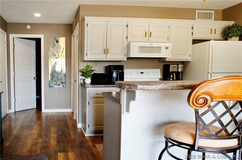 Are you looking for an affordable condo at the lake? This is a - photo 9