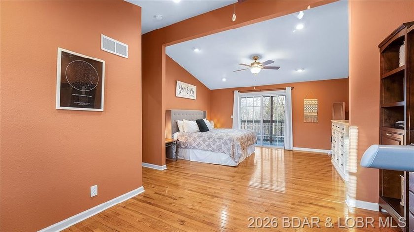 Welcome to this beautifully maintained 4-bedroom, 2 full and 1 - photo 5