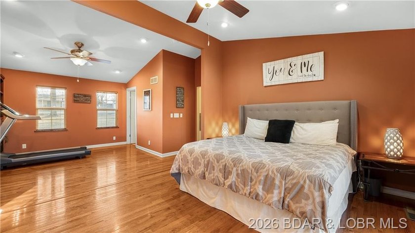 Welcome to this beautifully maintained 4-bedroom, 2 full and 1 - photo 6