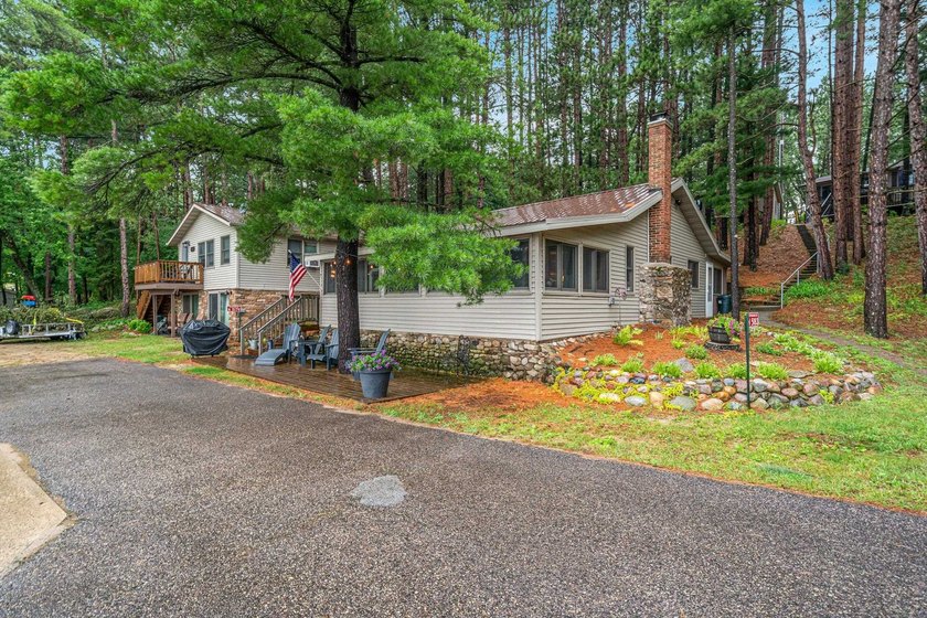 Here's your perfect year round getaway on beautiful Round Lake - photo 24