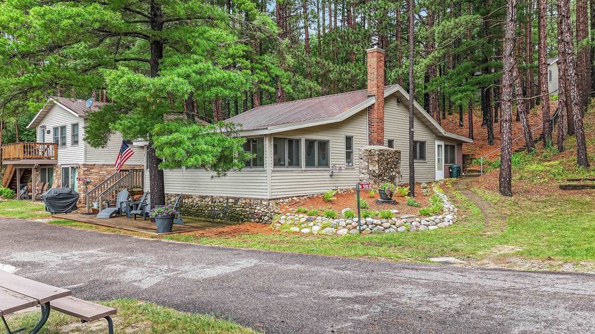 Here's your perfect year round getaway on beautiful Round Lake - photo 27