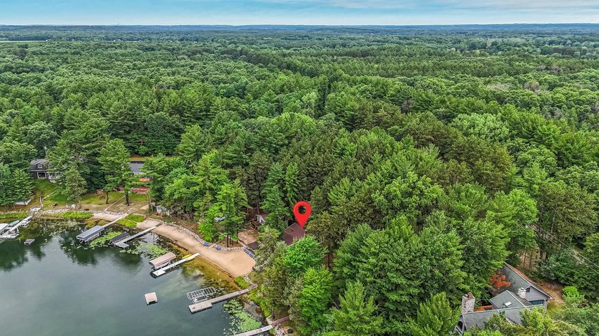 Here's your perfect year round getaway on beautiful Round Lake - photo 31