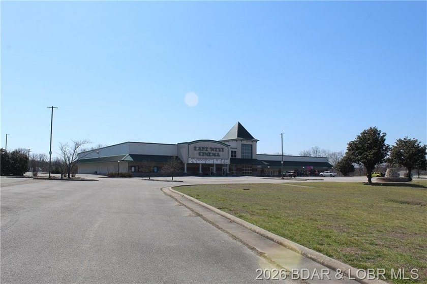 Rare commercial opportunity in the heart of Laurie. With 10.68 - photo 2