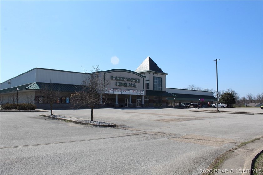 Rare commercial opportunity in the heart of Laurie. With 10.68 - photo 3