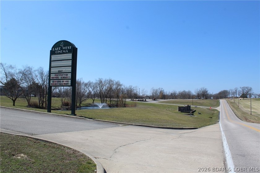 Rare commercial opportunity in the heart of Laurie. With 10.68 - photo 6