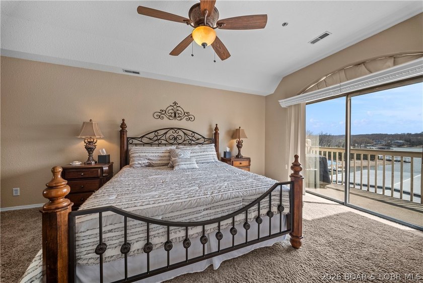 Bright, top-floor 3BR condo on Horseshoe Bend offering - photo 3