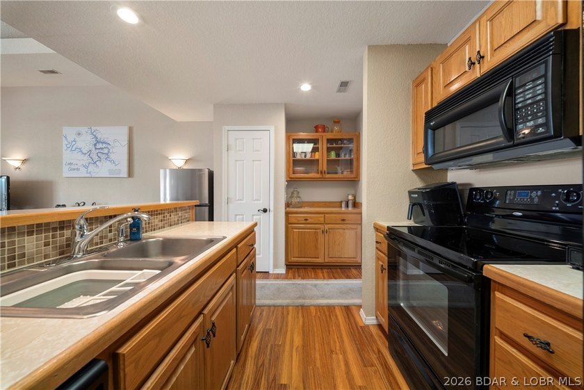 Bright, top-floor 3BR condo on Horseshoe Bend offering - photo 6
