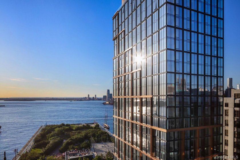 Welcome to Quay Tower, an exceptional waterfront residence in - photo 14