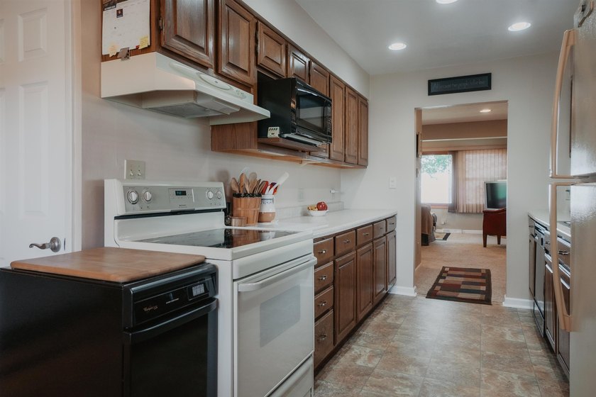 LAKE WINNEBAGO!! Rare opportunity awaits with so much to offer - photo 15