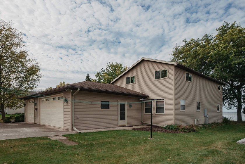 LAKE WINNEBAGO!! Rare opportunity awaits with so much to offer - photo 36