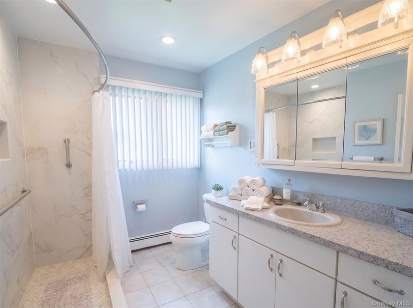 Welcome to this beautifully maintained and expanded split-level - photo 16
