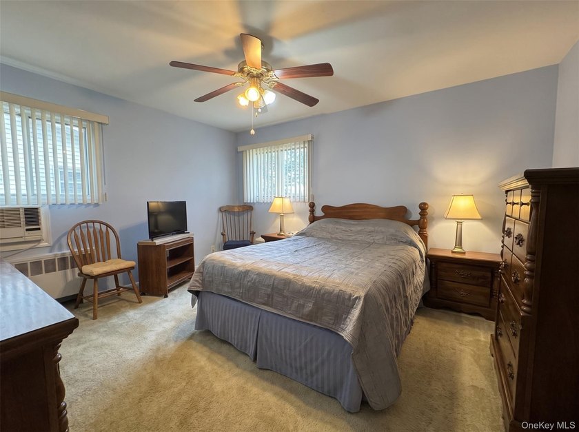 Welcome to this beautifully maintained and expanded split-level - photo 17