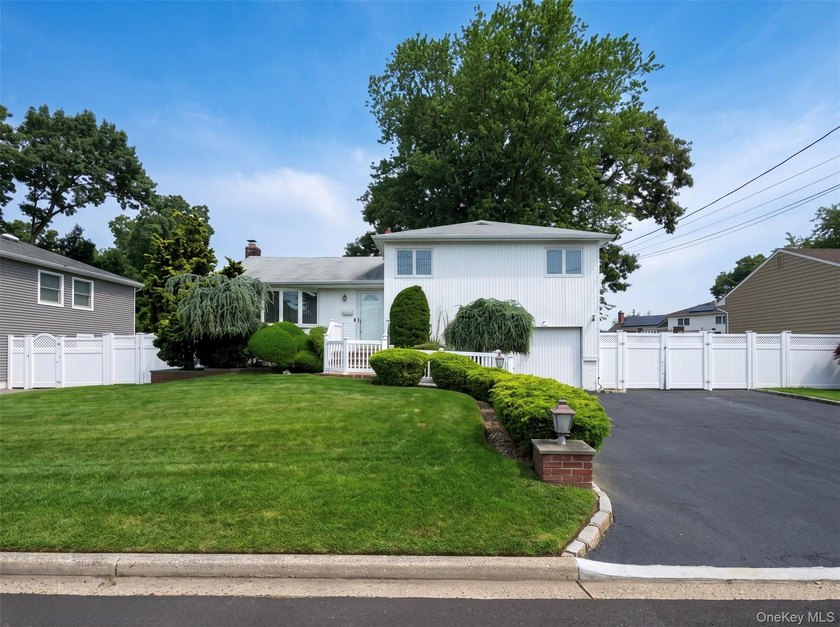 Welcome to this beautifully maintained and expanded split-level - photo 21