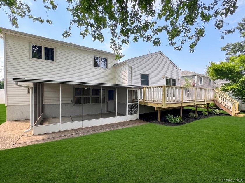 Welcome to this beautifully maintained and expanded split-level - photo 23