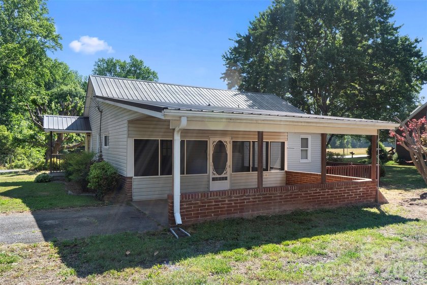 Your opportunity for a quiet country home, conveniently located - photo 4