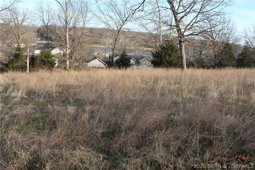 Nice lot in Johnson's Bay Subdivision overlooking Gladstone Cove - photo 5