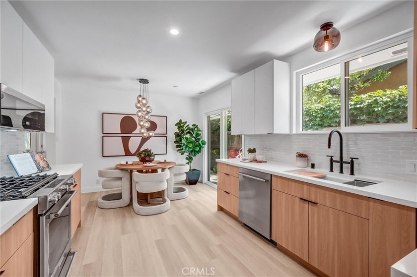 This custom-built 1962 mid-century modern ranch has been - photo 11
