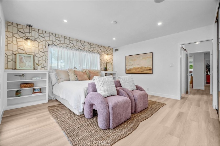 This custom-built 1962 mid-century modern ranch has been - photo 15