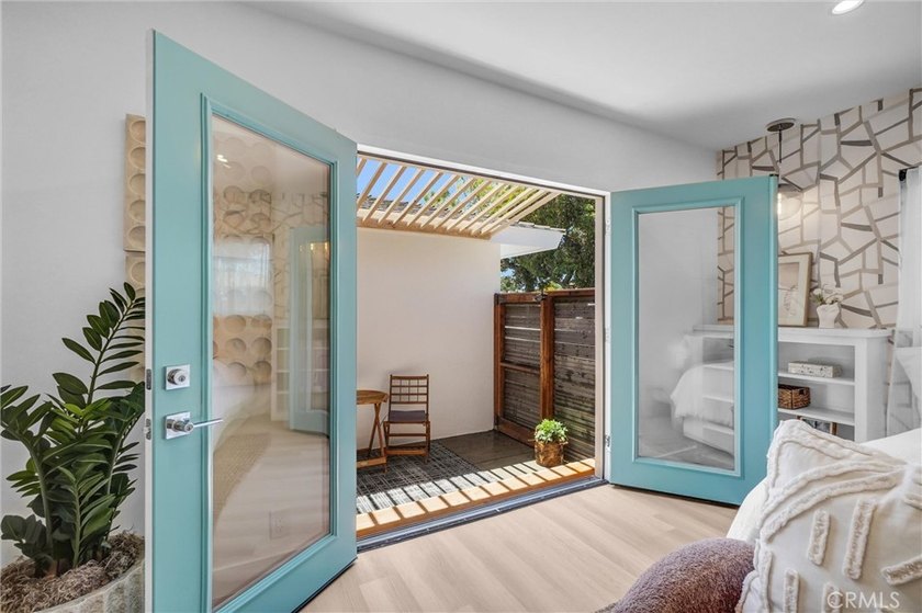 This custom-built 1962 mid-century modern ranch has been - photo 17