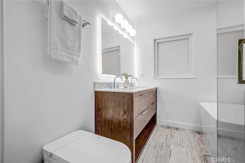 This custom-built 1962 mid-century modern ranch has been - photo 18