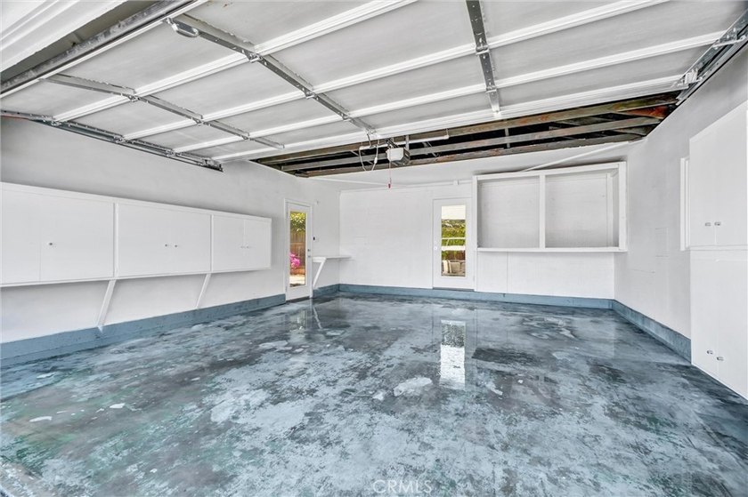 This custom-built 1962 mid-century modern ranch has been - photo 28