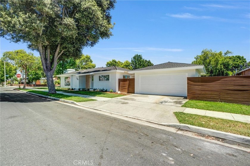 This custom-built 1962 mid-century modern ranch has been - photo 29
