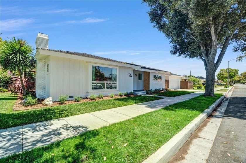This custom-built 1962 mid-century modern ranch has been - photo 30