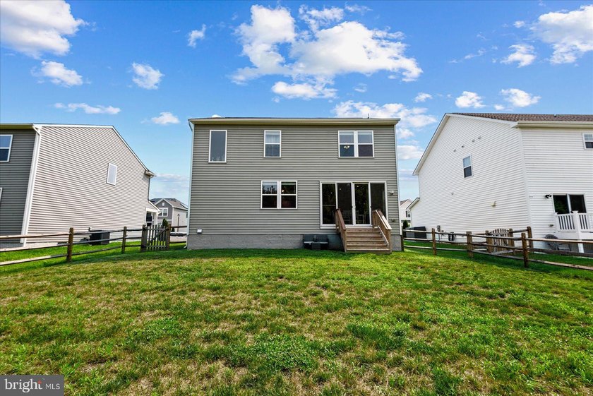 Why wait for new construction? This beautifully maintained - photo 31