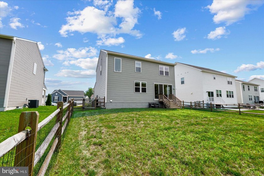 Why wait for new construction? This beautifully maintained - photo 32