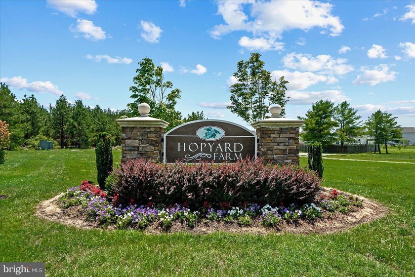 Why wait for new construction? This beautifully maintained - photo 36