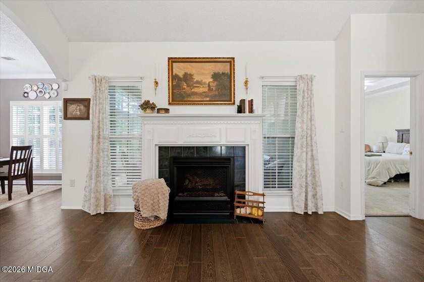 Charming, move-in ready 2-bedroom, 2-bath patio home overlooking - photo 3