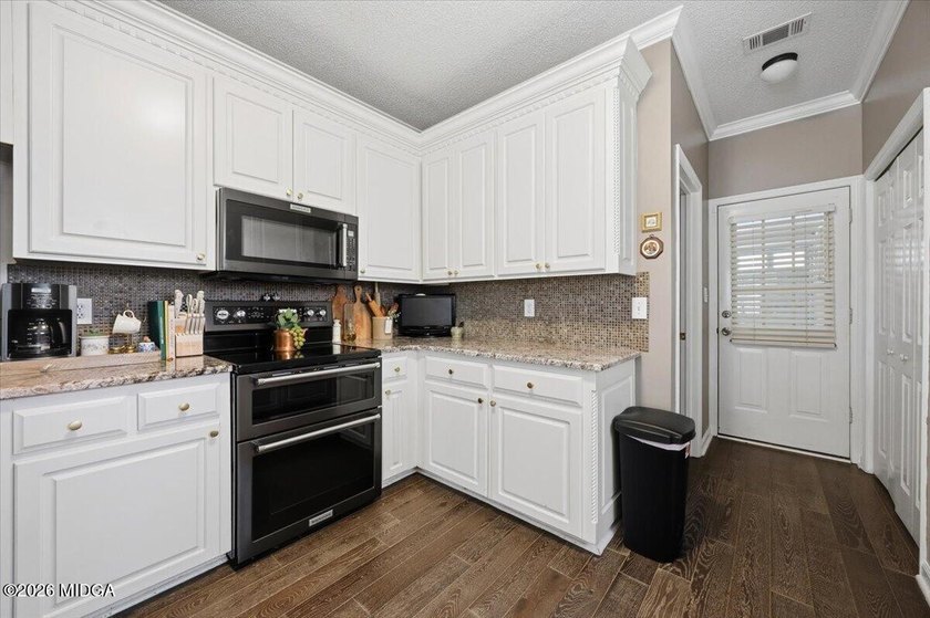 Charming, move-in ready 2-bedroom, 2-bath patio home overlooking - photo 7