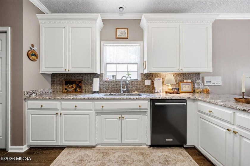 Charming, move-in ready 2-bedroom, 2-bath patio home overlooking - photo 8