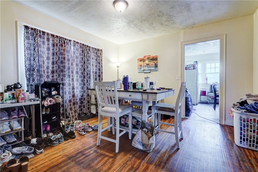 Opportunity awaits! This charming single family residence has - photo 4