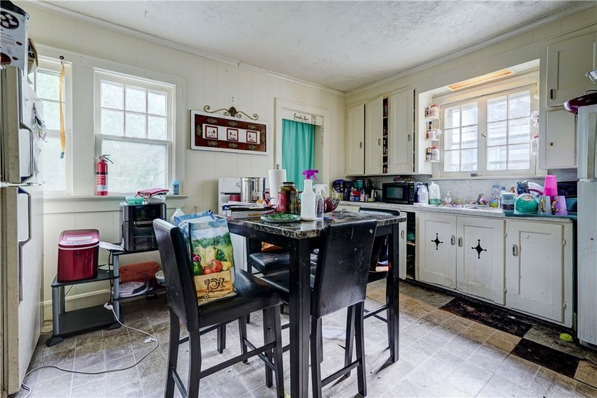 Opportunity awaits! This charming single family residence has - photo 6