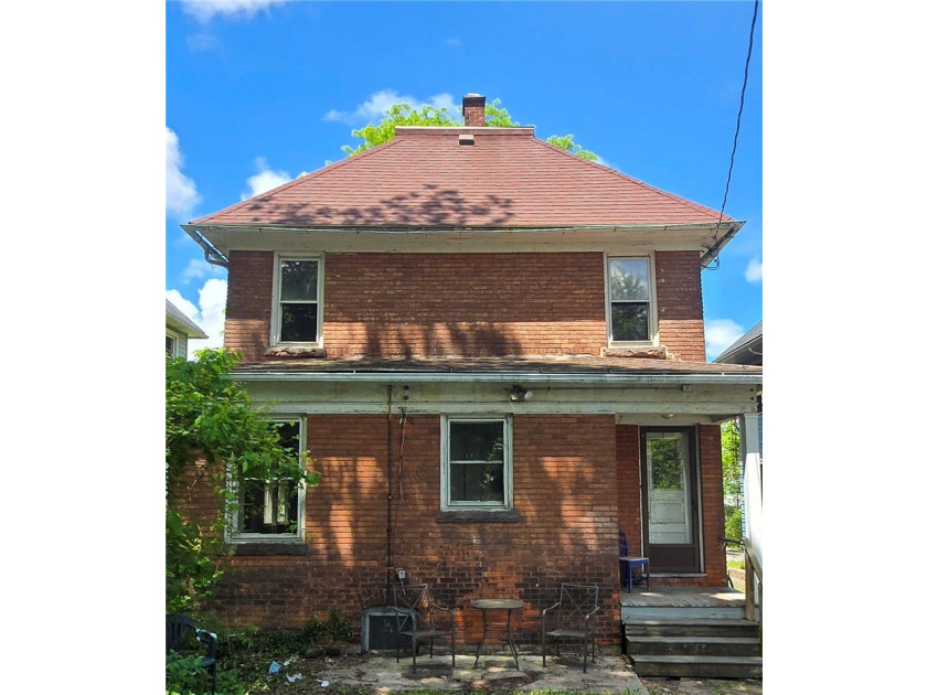Attention Investors, Flippers, and Historic Home Lovers! - photo 3