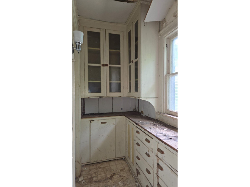 Attention Investors, Flippers, and Historic Home Lovers! - photo 7