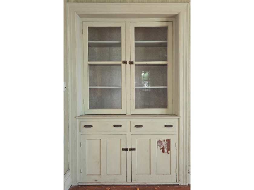Attention Investors, Flippers, and Historic Home Lovers! - photo 8